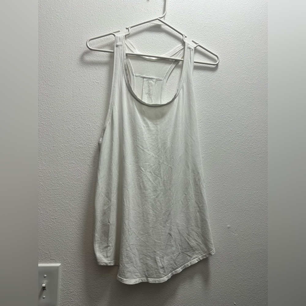 White lululemon tank top